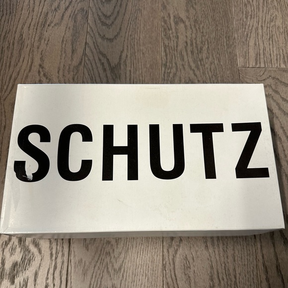 Schutz Flats - Picture 8 of 8